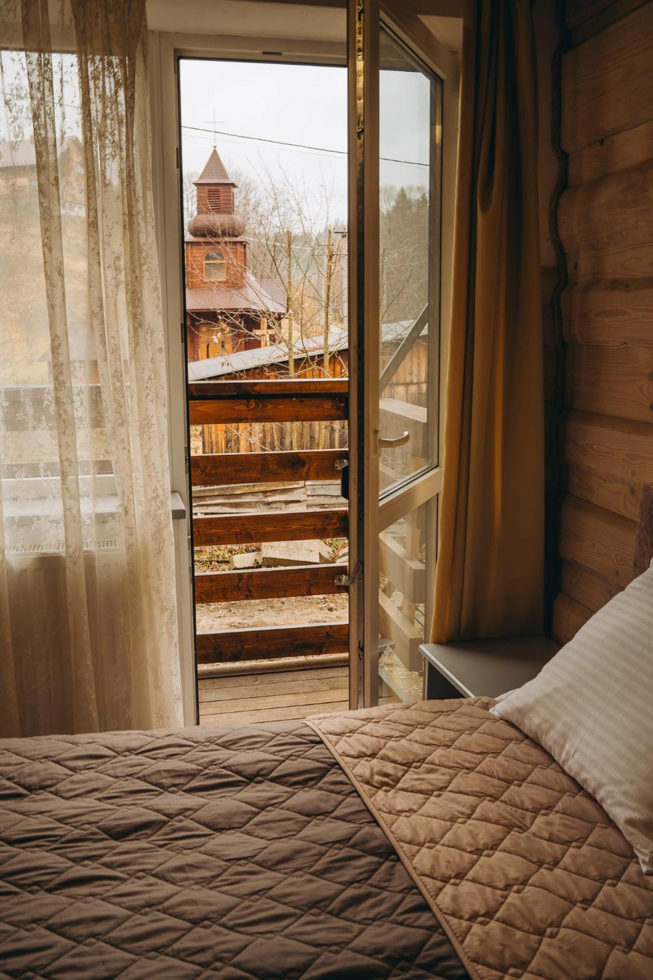 Sv Hotel&Camp Lazeshchyna Buitenkant foto